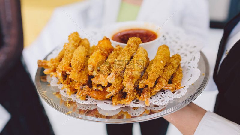 餐饮加盟品牌对比：揭秘如何慧眼识珠